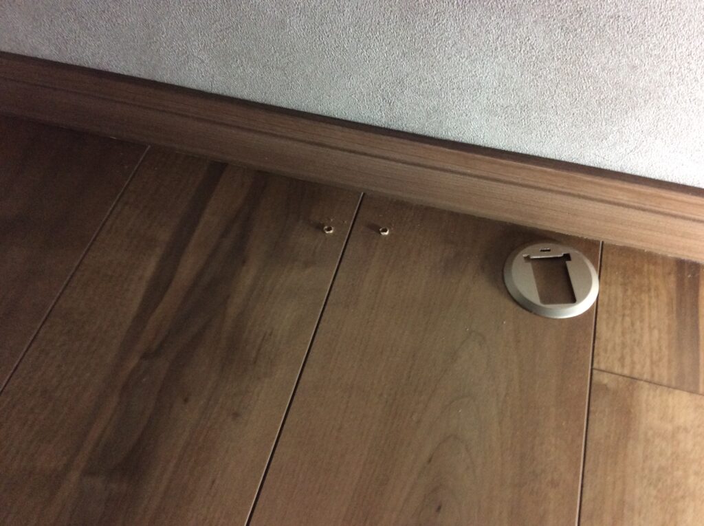 Floor door stopper 1 before