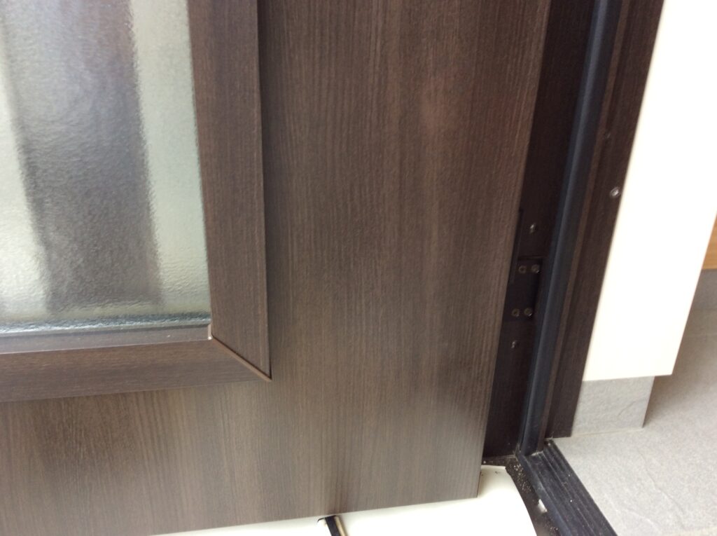 Entrance door 4 after