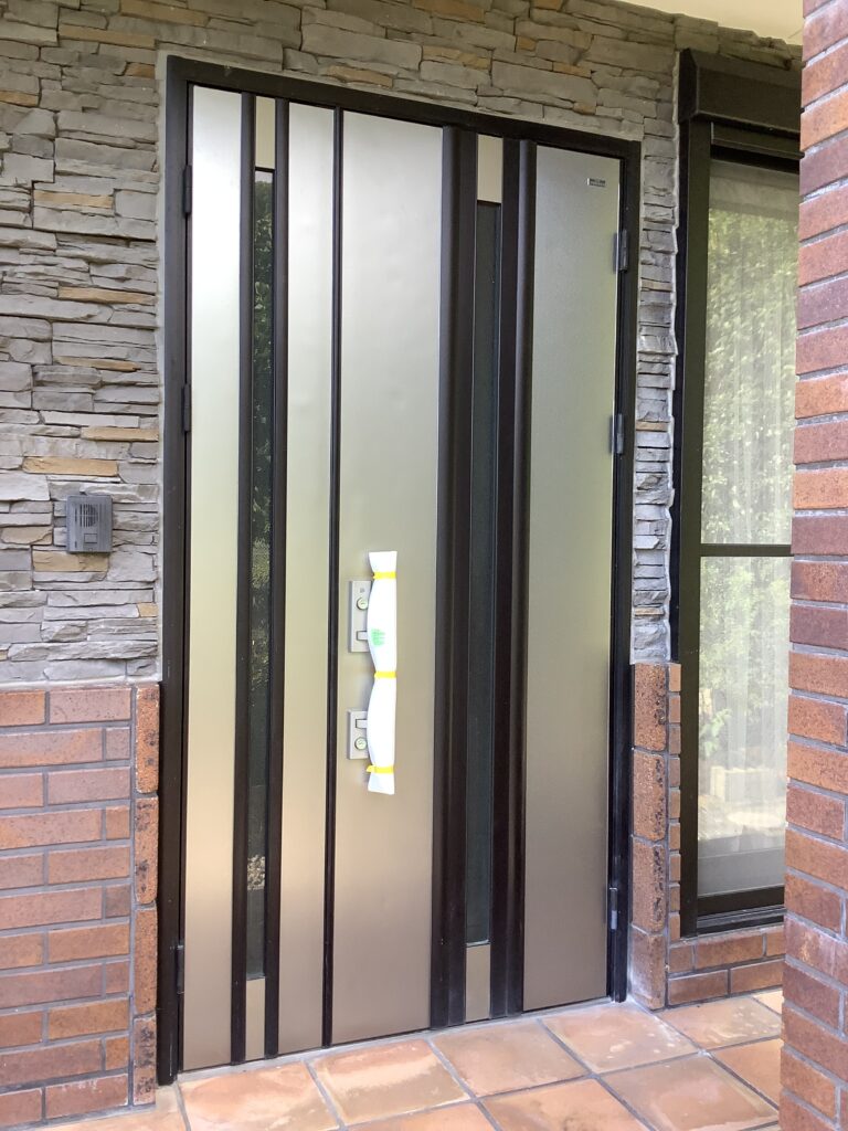 Entrance door 1 after