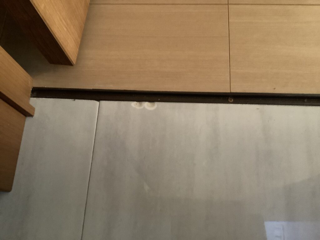 Mirror floor 3 before