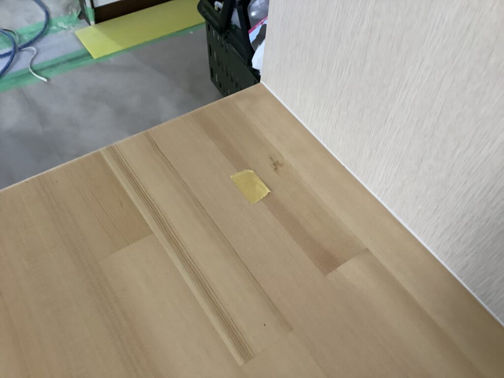 Scratches on the shelf 1 before