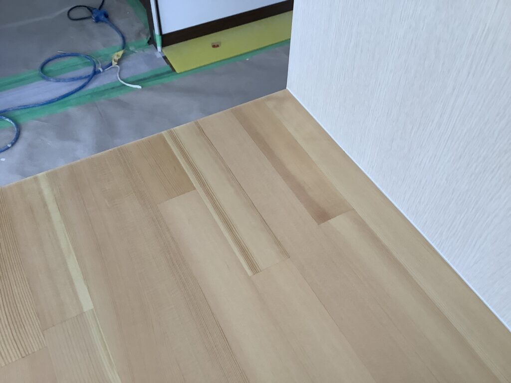 Scratches on the shelf 1 after