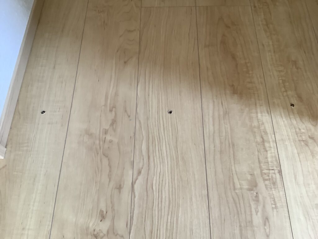 Floor screw 1 before