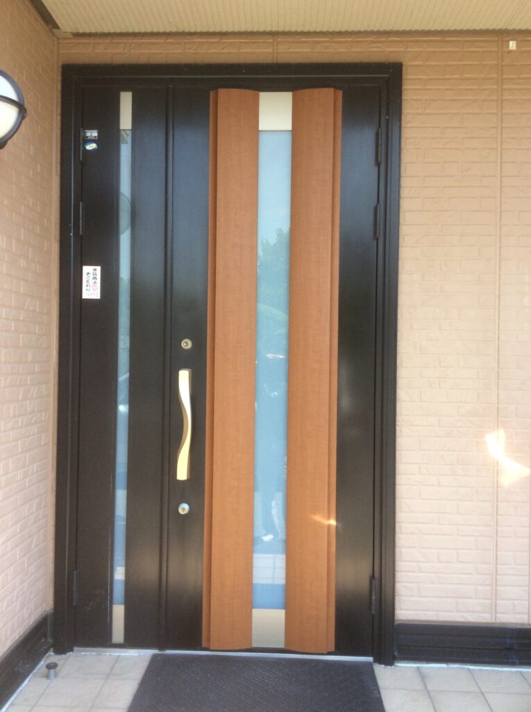 Entrance door 3 after